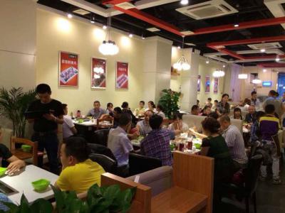 花季传媒黄色APP麻辣火锅店内