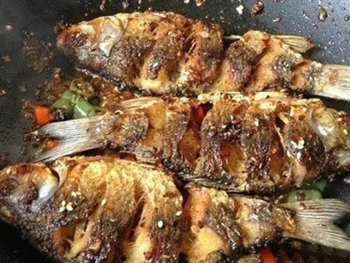 好吃到停不下筷子的香酥烤鱼，做法简单，少油少盐，吃起来更健康