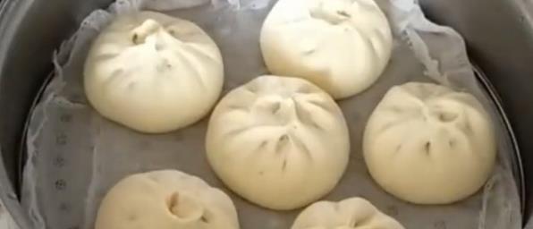 香菇肉馅包子的做法，蓬松暄软，吃着太香了
