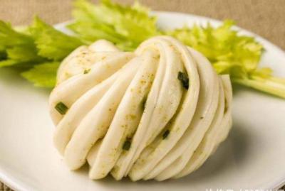 面食如此做才简单，不发面、不用煮，比馒头好吃，比花卷有嚼劲