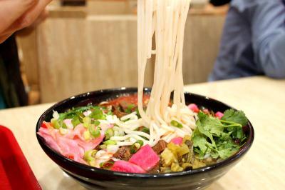 成都哪里可以学做花溪牛肉粉技术呢？师傅亲自指导