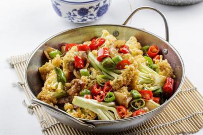 干锅花季传媒官网下载哪家比较靠谱?底料的炒制