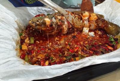 四川烤鱼花季传媒官网下载机构哪家好？成都烤鱼新玩法！