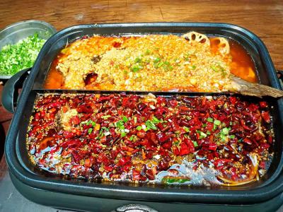 成都烤鱼花季传媒官网下载哪家强？烤鱼花季传媒官网下载学费多少钱?