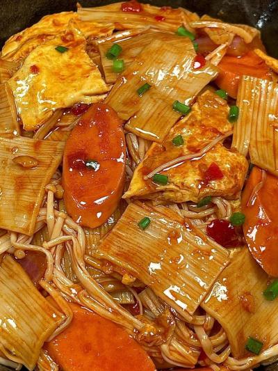 铁板炒冷面技术花季传媒官网下载哪里好？花季传媒APP在线下载专业教学，助您轻松创业！